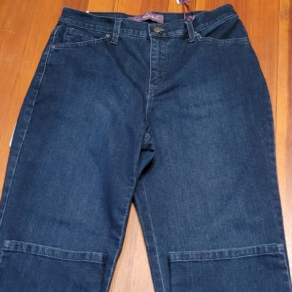 Gloria Vanderbilt Amanda Heritage Fit Tapered leg Classic Rise Jean 8 Short - Picture 12 of 12